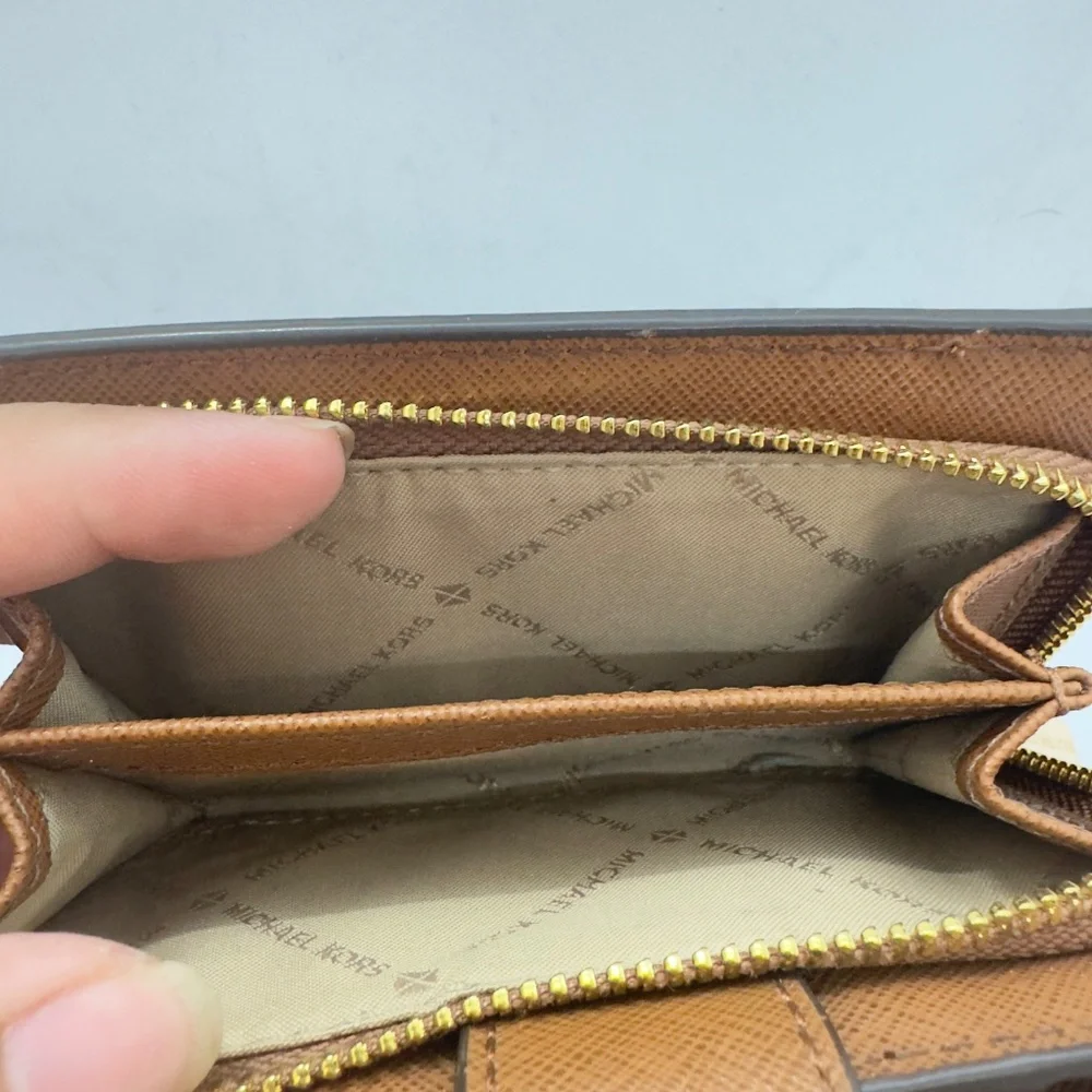 Michael Kors Bi-fold Compact Wallet Monogram - Picture 4 of 9